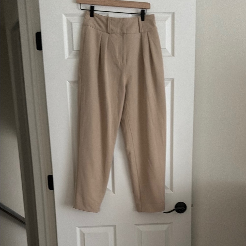Chic Tan Women's Cropped Pants